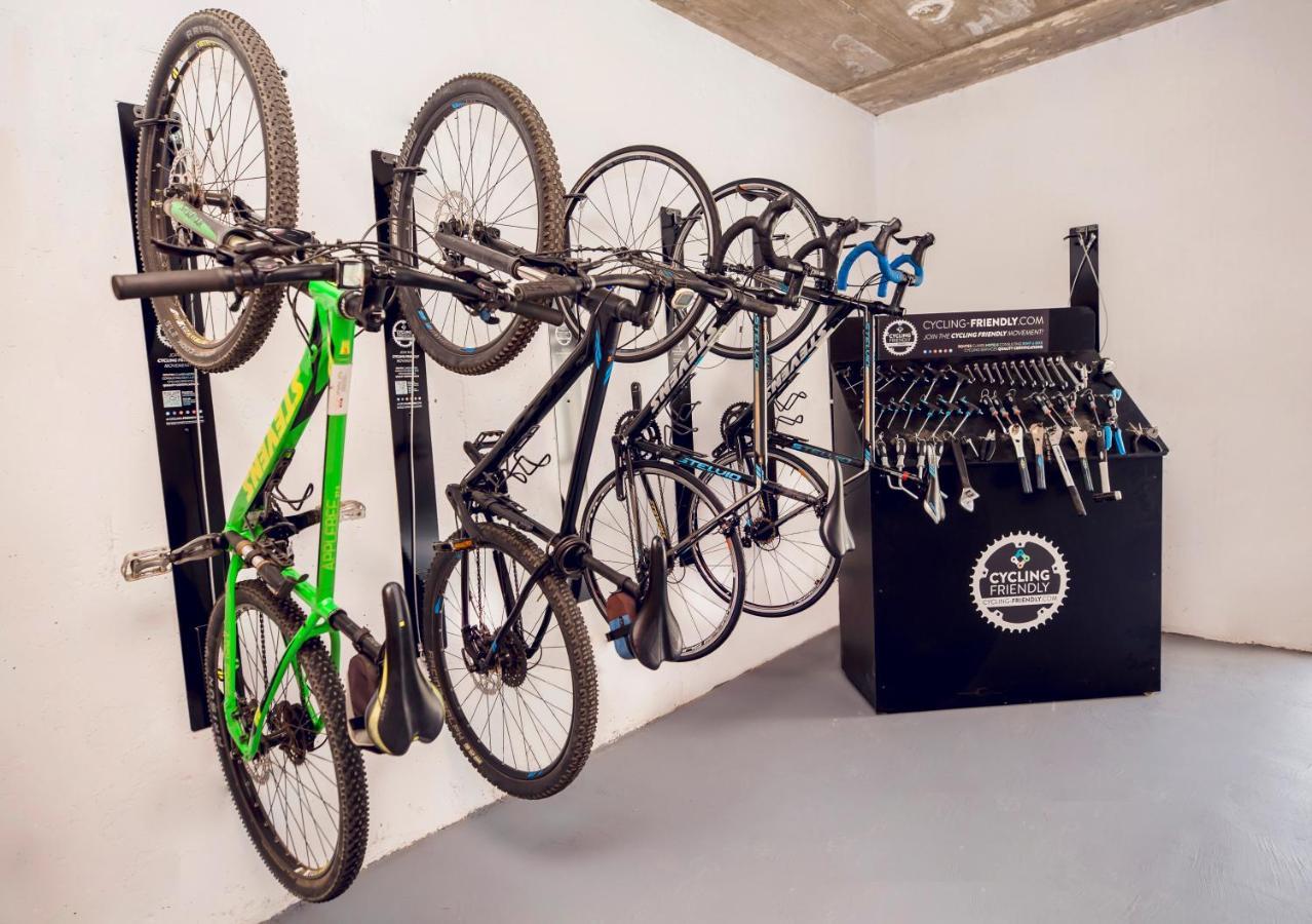 فندق هيسبيريا لانزاروتي بْوُرتو كاليرو المظهر الخارجي الصورة A bike share station