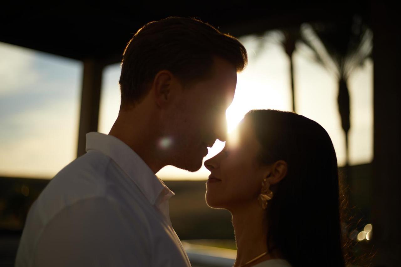 فندق هيسبيريا لانزاروتي بْوُرتو كاليرو المظهر الخارجي الصورة A couple in love