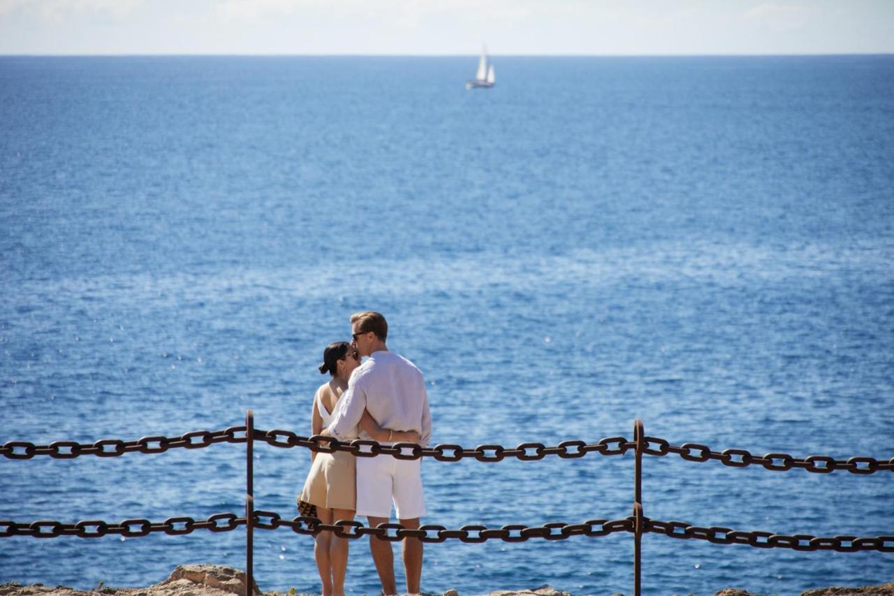 فندق هيسبيريا لانزاروتي بْوُرتو كاليرو المظهر الخارجي الصورة A couple in Saint-Tropez