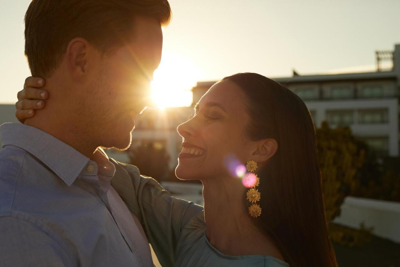 فندق هيسبيريا لانزاروتي بْوُرتو كاليرو المظهر الخارجي الصورة A couple in love